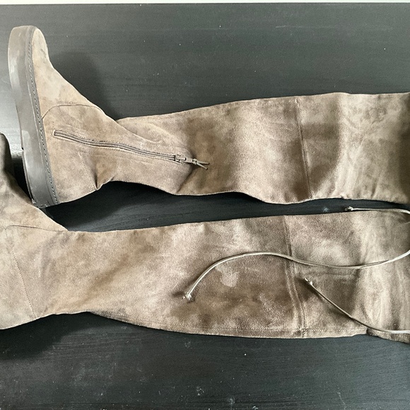 stuart weitzman  knee high suede boots  flat olive green size 7 - Picture 1 of 6